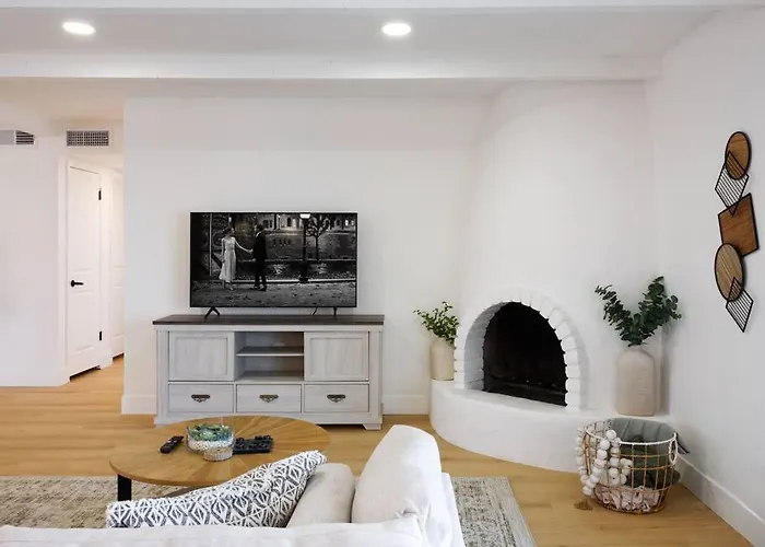 Mykonos~scottsdale Getaway Apartment *