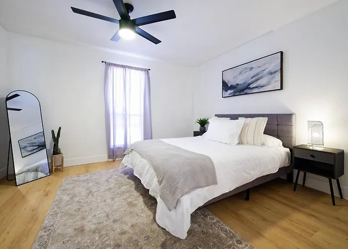 Mykonos~scottsdale Getaway Apartment Scottsdale